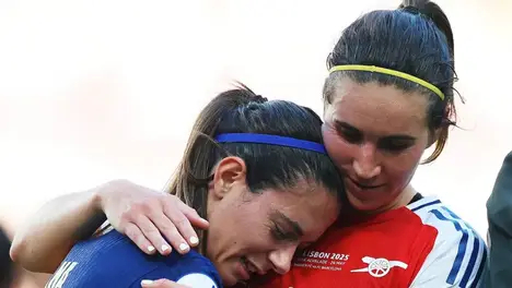 登贝莱：足球场上的左右脚大师，精准射门多面手解析